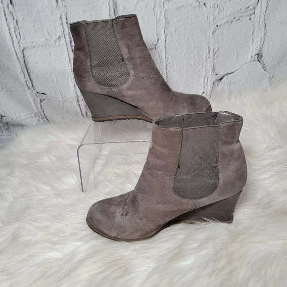 TESORI Womens Grey Wedge Ankle Boot Bootie Casual Neutral Daily Shoe Pull On 8 M - Picture 1 of 11